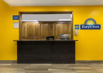 Days Inn by Wyndham Delta hotel thumbnail 2