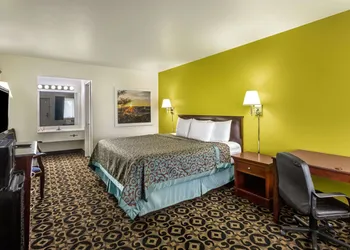 Days Inn by Wyndham Delta hotel thumbnail 5
