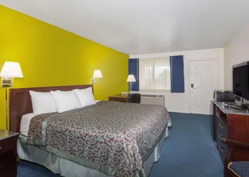 Days Inn by Wyndham Delta hotel thumbnail 6