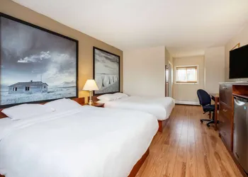 Super 8 by Wyndham Smoky Lake hotel thumbnail 5