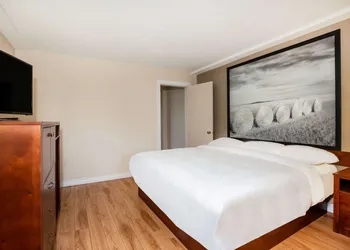 Super 8 by Wyndham Smoky Lake hotel thumbnail 7