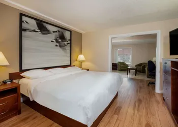 Super 8 by Wyndham Smoky Lake hotel thumbnail 8