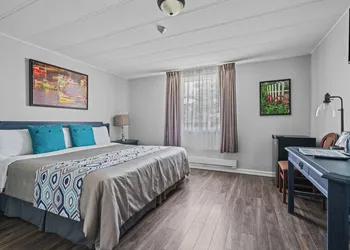 Edge of the Avalon Inn hotel thumbnail 4