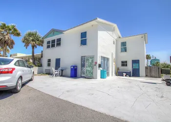 Daytona Shores Inn & Suites hotel thumbnail 2