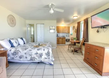 Daytona Shores Inn & Suites hotel thumbnail 3