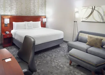 Courtyard by Marriott Charlotte Southpark hotel thumbnail 6