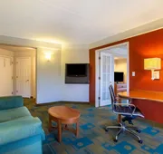 La Quinta Inn & Suites by Wyndham Charlotte Airport South hotel detail image 4