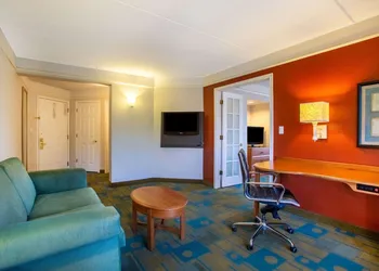 La Quinta Inn & Suites by Wyndham Charlotte Airport South hotel thumbnail 4