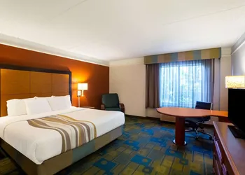 La Quinta Inn & Suites by Wyndham Charlotte Airport South hotel thumbnail 6