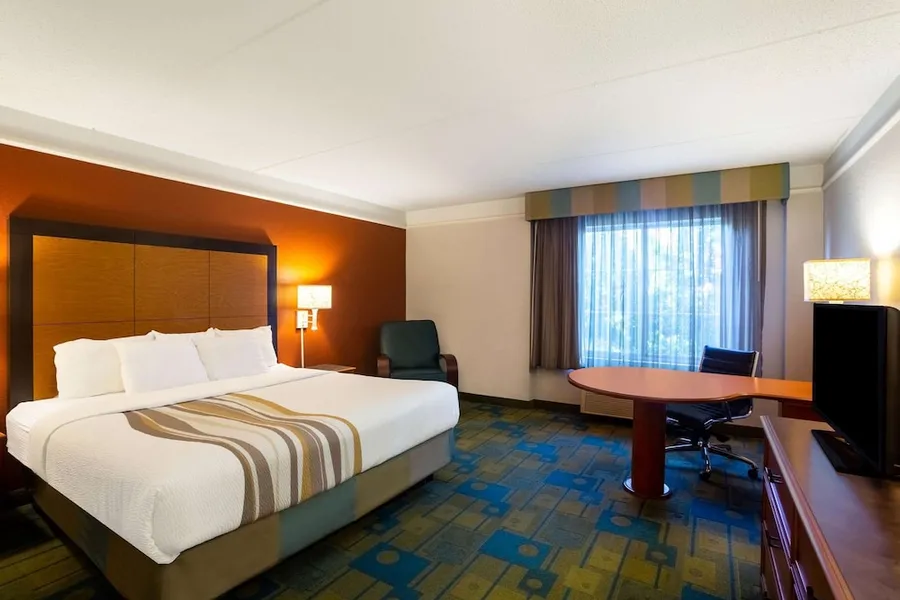La Quinta Inn & Suites by Wyndham Charlotte Airport South hotel detail image 6