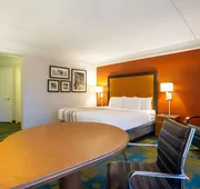 La Quinta Inn & Suites by Wyndham Charlotte Airport South hotel detail image 7