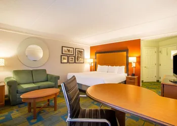 La Quinta Inn & Suites by Wyndham Charlotte Airport South hotel thumbnail 8