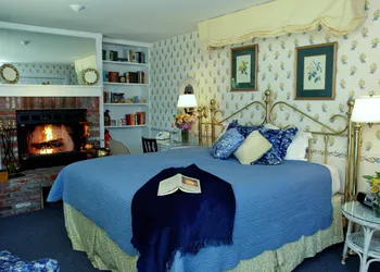 The Manor On Golden Pond hotel thumbnail 3