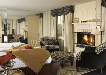 The Manor On Golden Pond hotel thumbnail 5