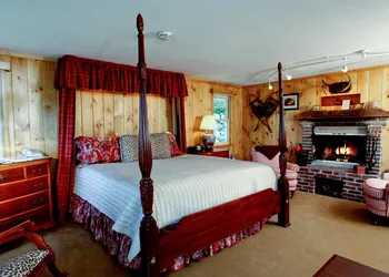 The Manor On Golden Pond hotel thumbnail 6