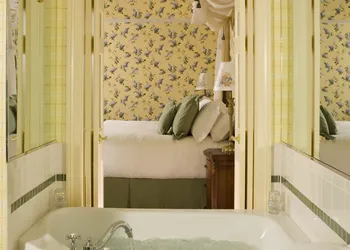 The Manor On Golden Pond hotel thumbnail 8