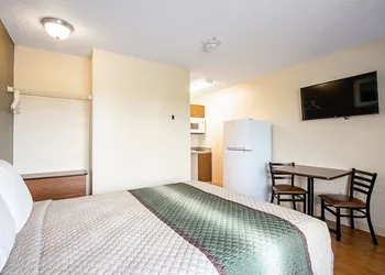 HomeTowne Studios by Red Roof Denver - Lakewood West hotel thumbnail 8