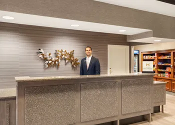 Hampton Inn & Suites Denver - Cherry Creek hotel thumbnail 2