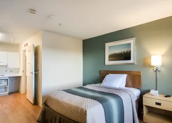 HomeTowne Studios by Red Roof Denver - Thornton hotel thumbnail 6