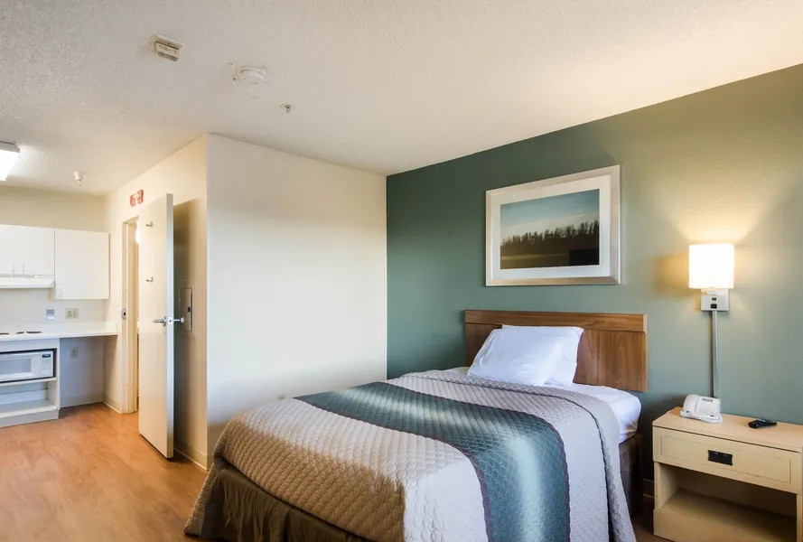 HomeTowne Studios by Red Roof Denver - Thornton hotel detail image 6