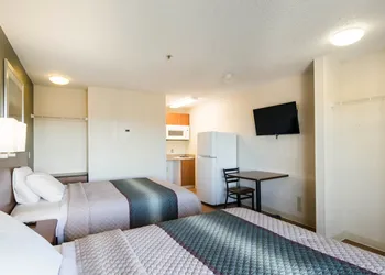 HomeTowne Studios by Red Roof Denver - Thornton hotel thumbnail 7
