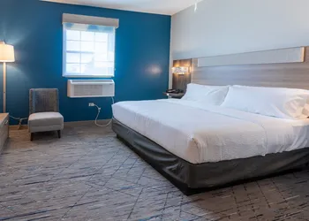 Holiday Inn Express & Suites Englewood Denver South by IHG hotel thumbnail 6