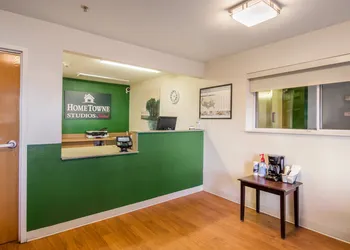 HomeTowne Studios By Red Roof Denver - Airport/ Aurora hotel thumbnail 2