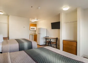 HomeTowne Studios By Red Roof Denver - Airport/ Aurora hotel thumbnail 5