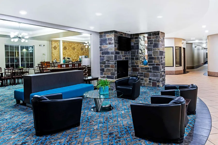 La Quinta Inn & Suites by Wyndham Denver Gateway Park hotel detail image 2