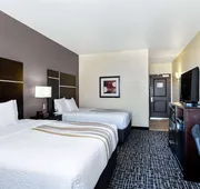 La Quinta Inn & Suites by Wyndham Denver Gateway Park hotel detail image 5