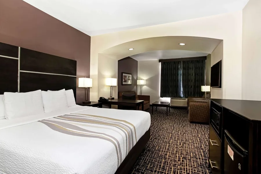 La Quinta Inn & Suites by Wyndham Denver Gateway Park hotel detail image 6