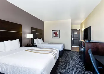 La Quinta Inn & Suites by Wyndham Denver Gateway Park hotel thumbnail 5