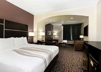 La Quinta Inn & Suites by Wyndham Denver Gateway Park hotel thumbnail 6