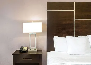 La Quinta Inn & Suites by Wyndham Denver Gateway Park hotel thumbnail 7