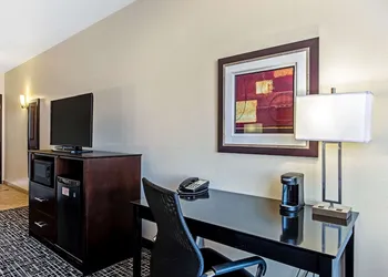 La Quinta Inn & Suites by Wyndham Denver Gateway Park hotel thumbnail 8