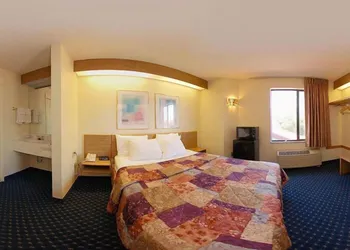 Econo Lodge Denver International Airport hotel thumbnail 8