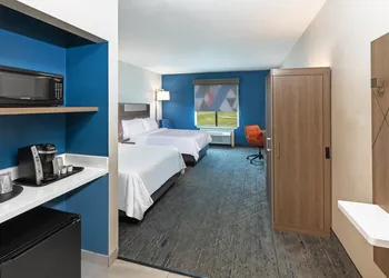 Holiday Inn Express Hotel & Suites - Houston Space Center by IHG hotel thumbnail 5