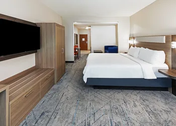 Holiday Inn Express Hotel & Suites - Houston Space Center by IHG hotel thumbnail 8