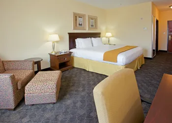 Holiday Inn Express Hotel & Suites Pearland by IHG hotel thumbnail 2