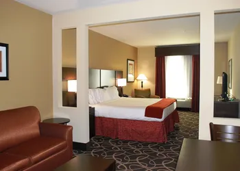 Holiday Inn Express & Suites Houston South near Pearland by IHG hotel thumbnail 6