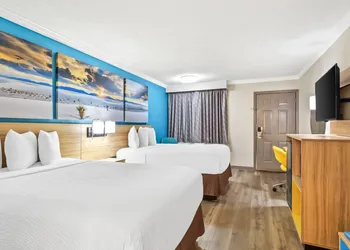 Days Inn by Wyndham Houston East hotel thumbnail 6