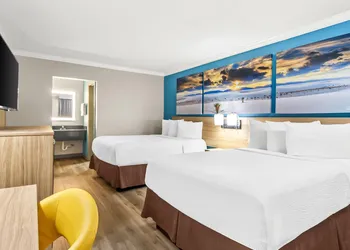 Days Inn by Wyndham Houston East hotel thumbnail 7