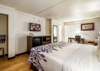 Red Roof Inn Houston East – I-10 hotel thumbnail 5