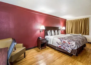 Red Roof Inn Houston East – I-10 hotel thumbnail 7