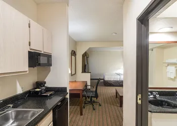 Quality Inn & Suites West Chase hotel thumbnail 4