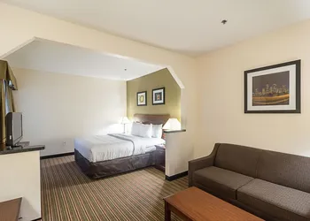 Quality Inn & Suites West Chase hotel thumbnail 8