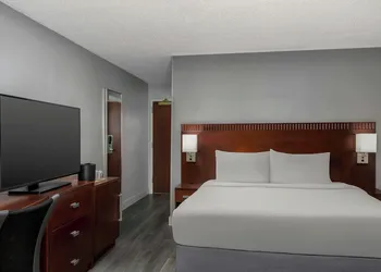 Courtyard by Marriott Houston Rice University hotel thumbnail 8
