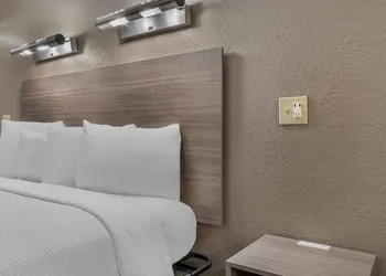 Red Roof Inn Houston - Brookhollow hotel thumbnail 8