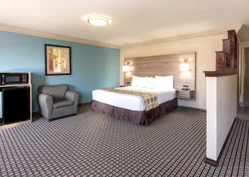 Red Lion Inn & Suites Houston IAH Airport hotel thumbnail 3