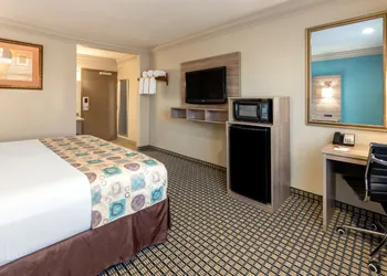 Red Lion Inn & Suites Houston IAH Airport hotel thumbnail 6